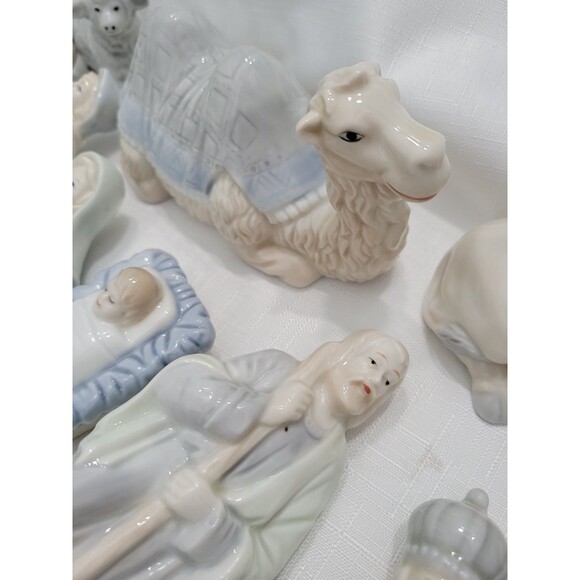 Vintage R O C Nativity Set 10 Blue Cream Jesus Mary Joseph Porcelain - Picture 14 of 15